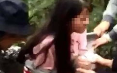 美女衣服被扒,美女衣服被扒背后的时尚故事
