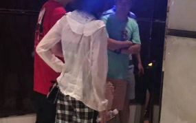 酒吧吃瓜事件网红最近,网红事件背后的真相与反思